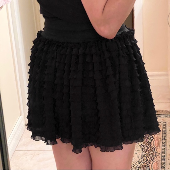 🖤Zara - black frilly skirt - size medium. Ft. thick elastic waistband :) - Picture 3 of 8